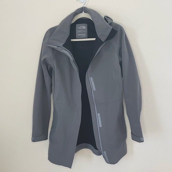 Women’s the North Face rain jacket. Size: small - Picture 1 of 5